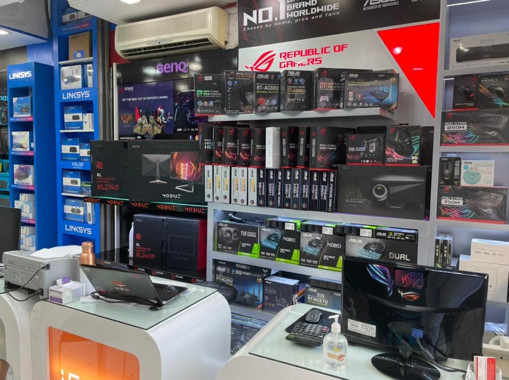 Fidahusain Trading showroom — BenQ, ASUS and graphics card display